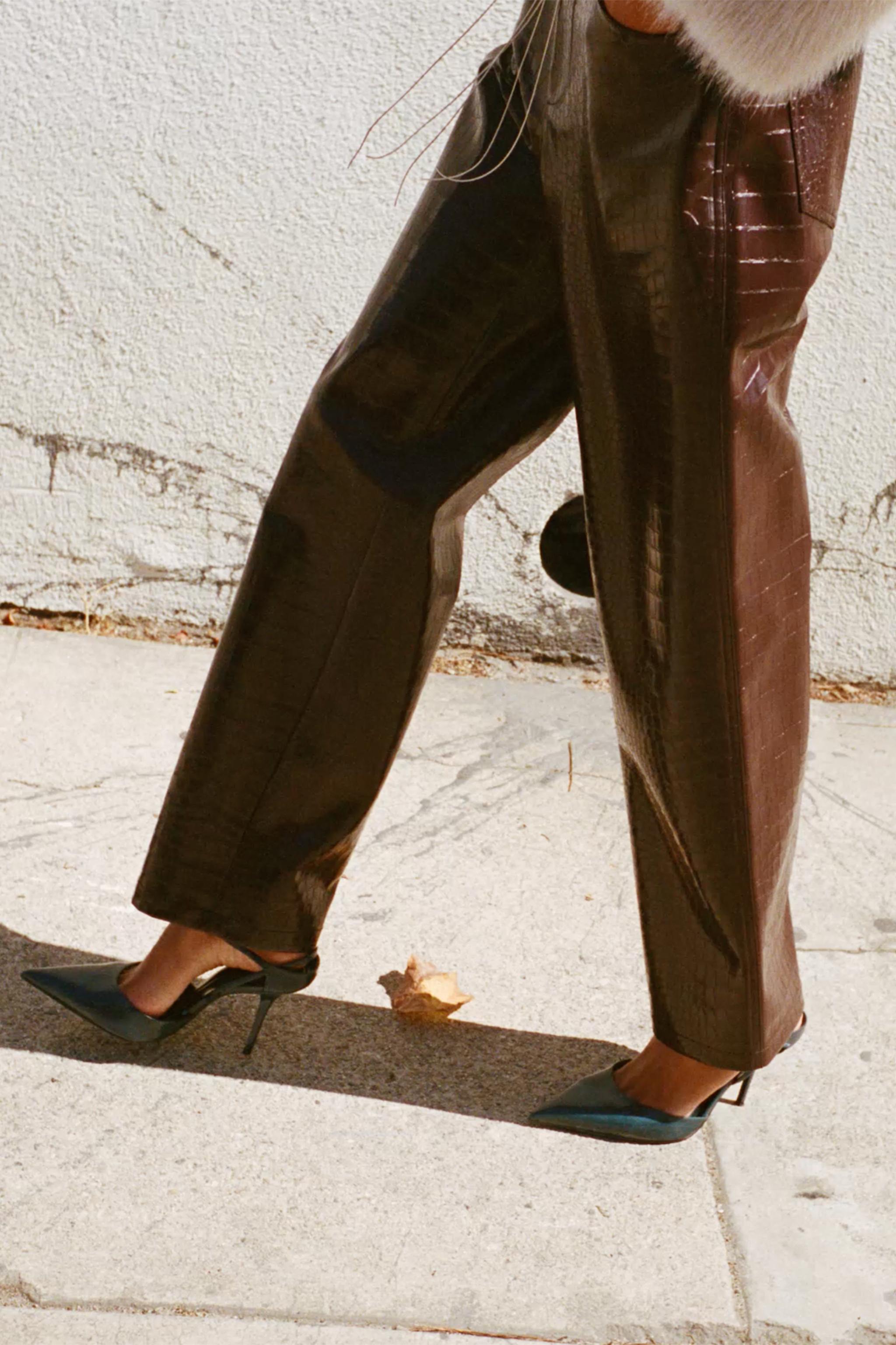 CHAUSSURES À TALONS ET BRIDES ARRIÈRE